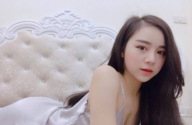 Những lần đăng ảnh khiến fan sốt xình xịch của hot girl ngủ gật